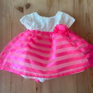 New without tags. 3-6 month dress. Soft linen lining & bloomer.